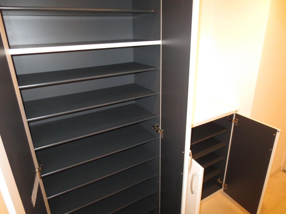 Entrance. Entrance storage