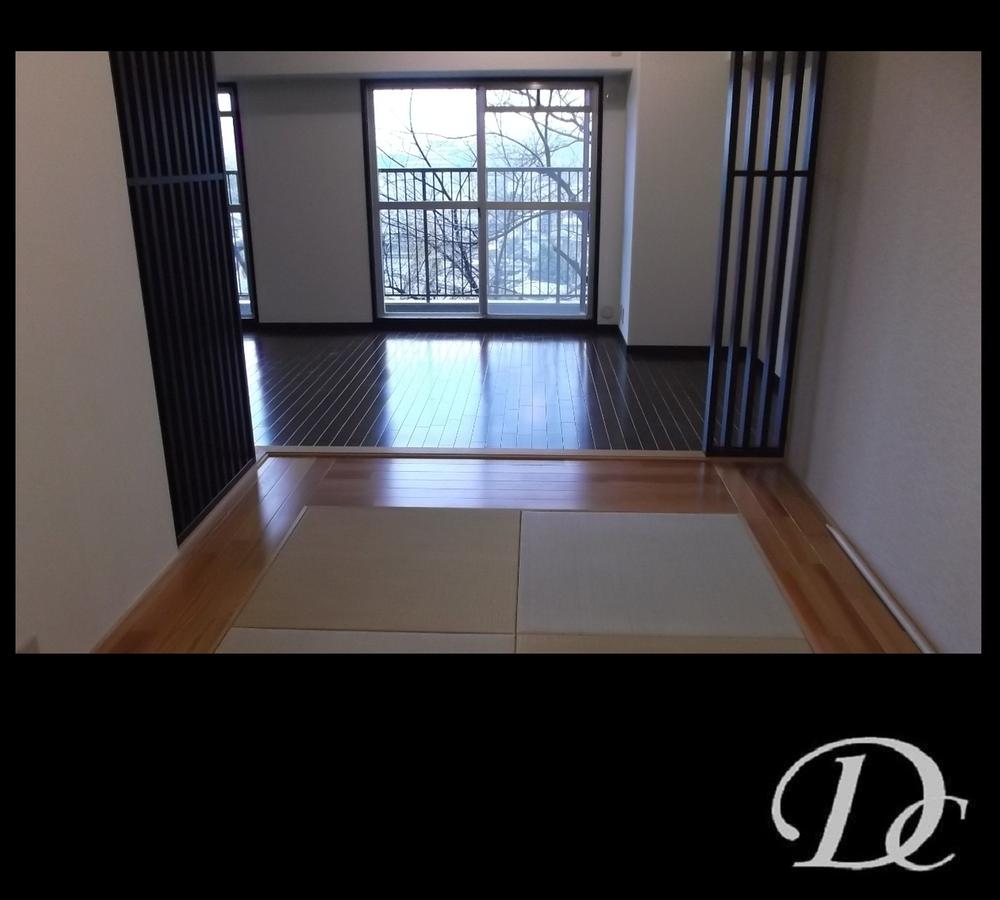 Non-living room. The view from the Japanese-style room to living room