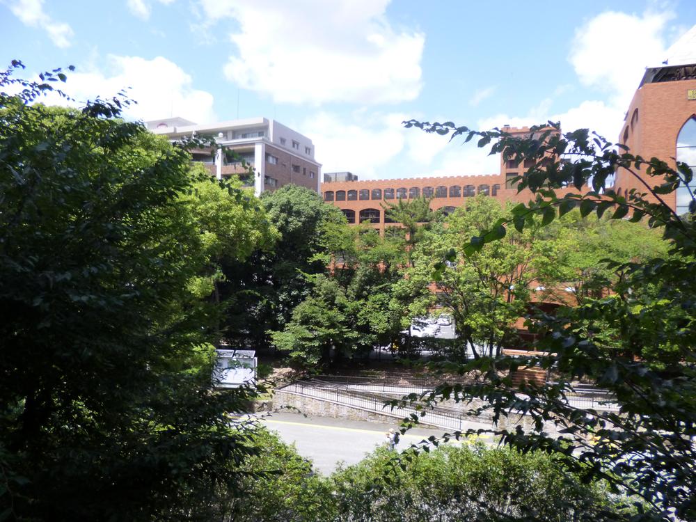 View photos from the dwelling unit. View from the site (August 2013) Shooting