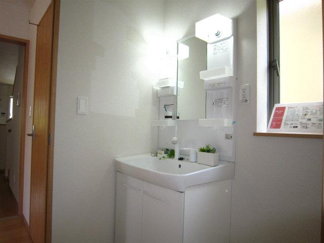 Wash basin, toilet