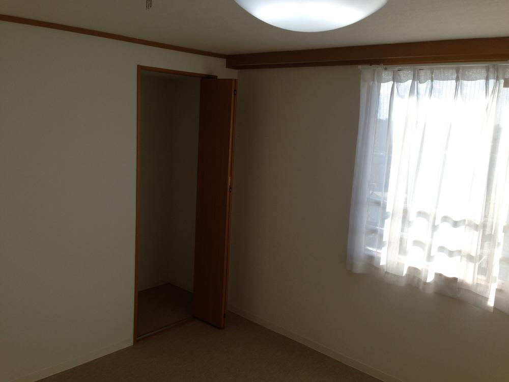 Non-living room. Because the corner room is a luxurious Western-style sun plug as can be seen from the photo!