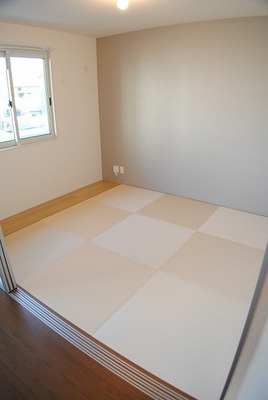 Living and room. Use the stylish tatami