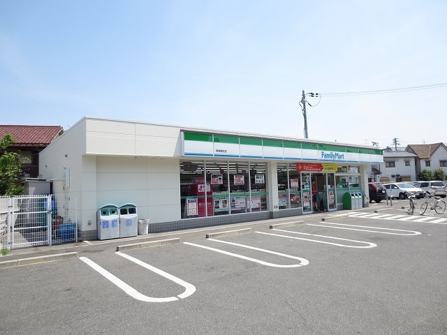 Convenience store. 677m to Family Mart (convenience store)