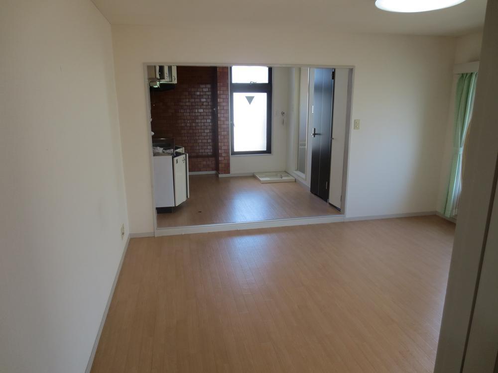 Kitchen. Loop TOWA Bill top floor! Close near shopping street and city hall, Living environment is good. Hospitals and parks nearby! Administrative expenses, etc. does not have, Per year will be required only cleaning fee of 10,000 yen.