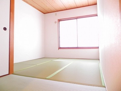 Living and room. Bright Japanese-style room 5.5 quires.