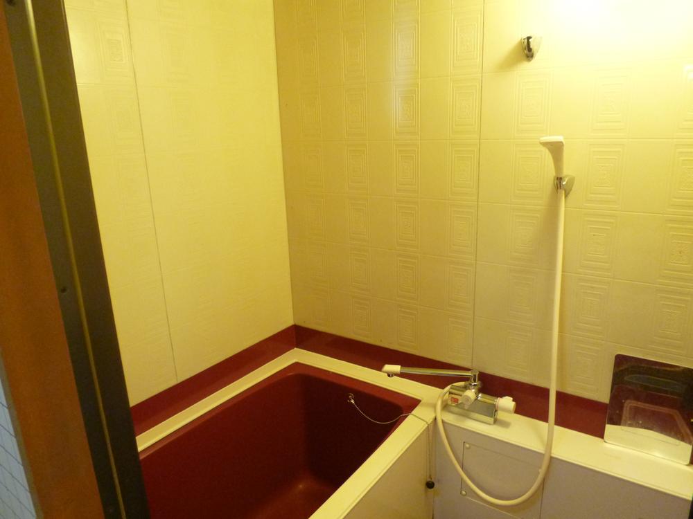 Bathroom. Indoor (12 May 2013) Shooting