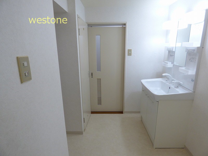 Washroom. Wide basin undressing space