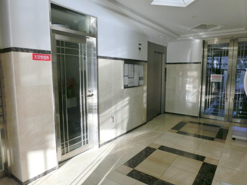 Entrance. A clean, Neatly is a managed Entrance.