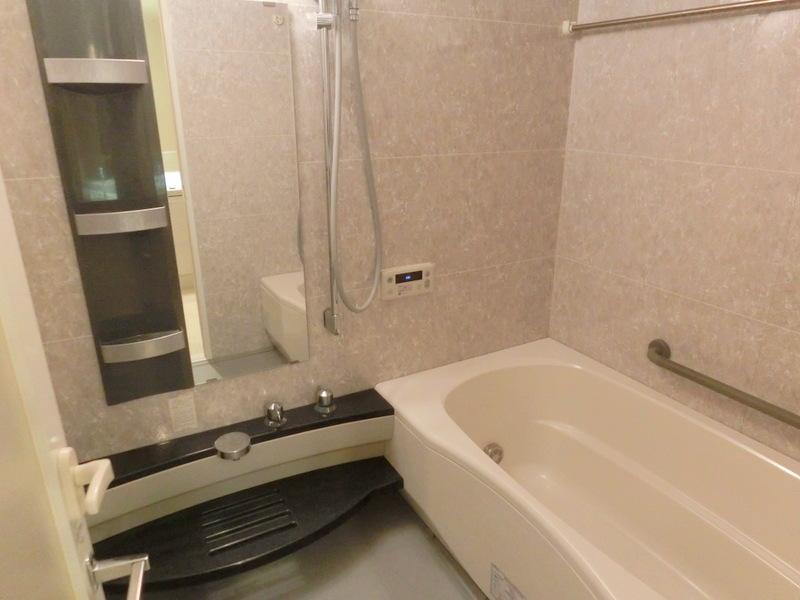 Bathroom. In bathroom, Dryer and is equipped with automatic water heater. There is a comfortable size that can stretch the legs.