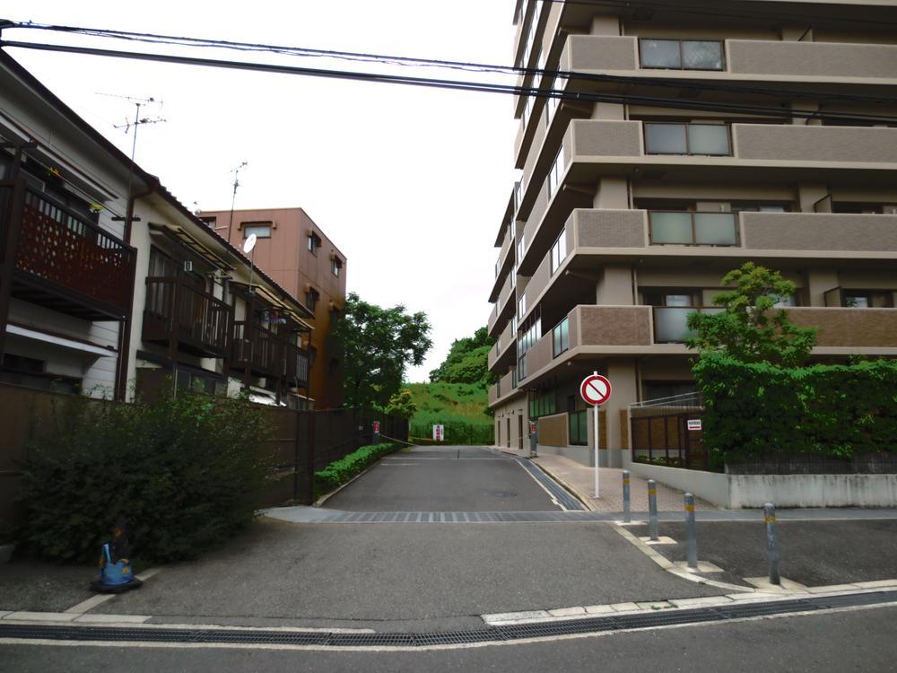 Local appearance photo. Peace of mind even if he has children with sidewalk! There is no dwelling unit on the bottom of the second floor, You can also stay without worrying about living sound.