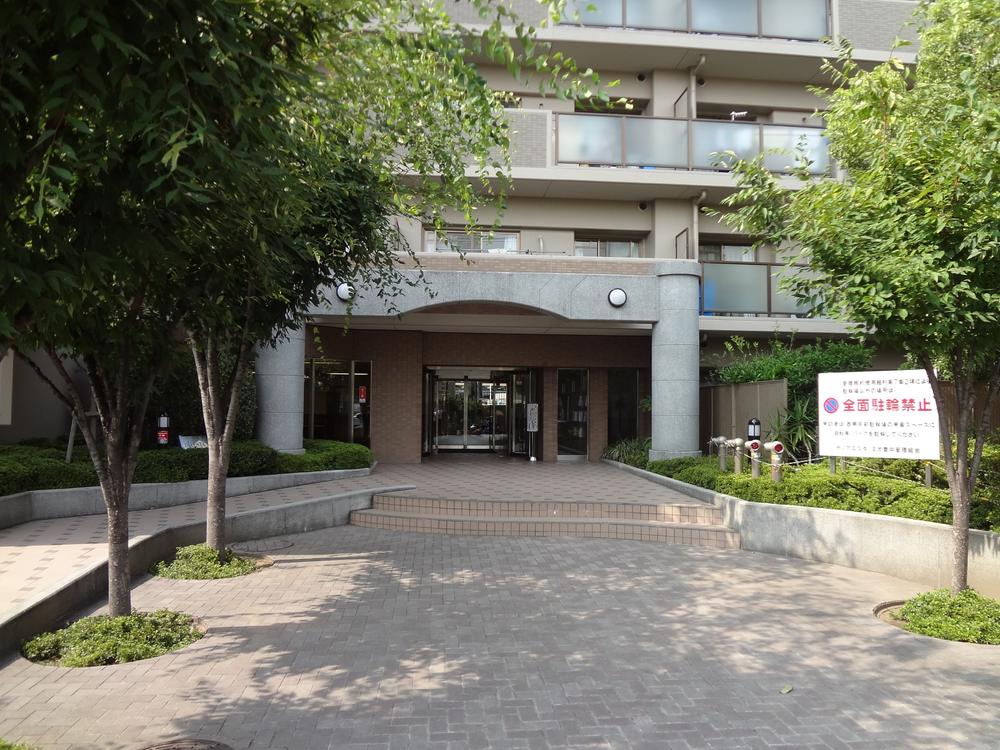 Entrance. Common areas