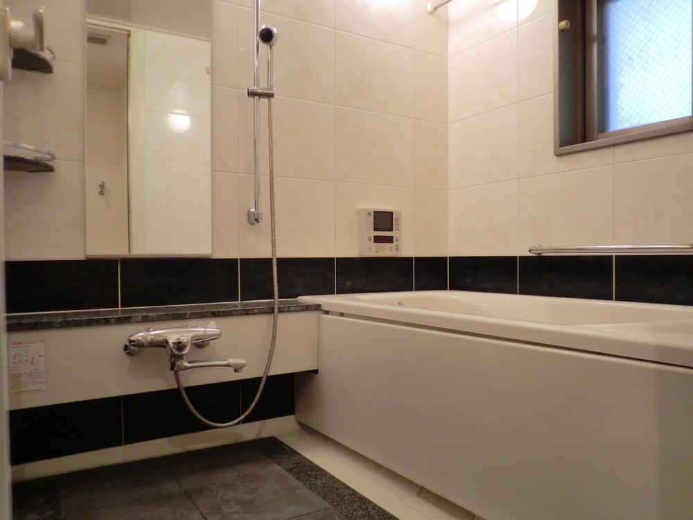 Bathroom. Room (May 2013) Shooting Bathroom with TV Spacious 1 square meters of the bath