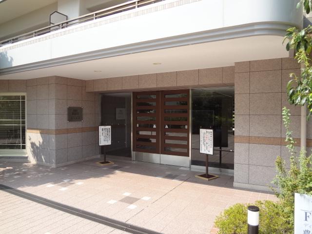 Entrance. Common areas