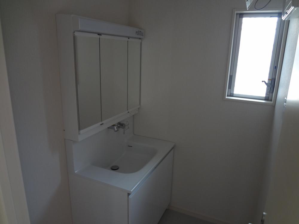 Wash basin, toilet