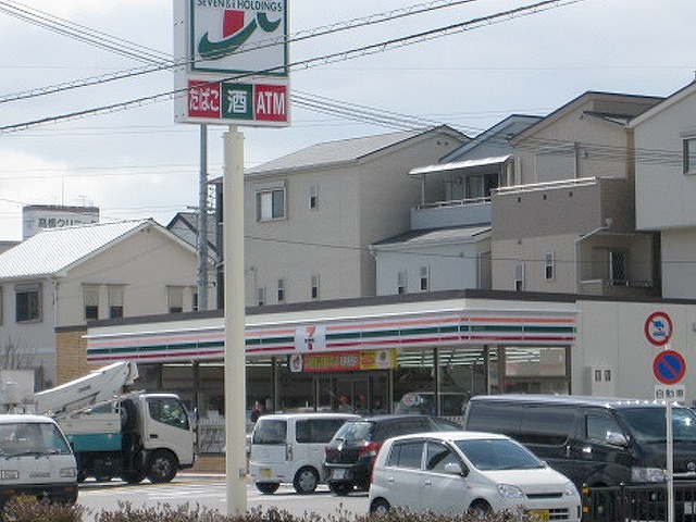 Convenience store. Seven-Eleven Toyonaka Inazu-cho 1-chome to (convenience store) 272m