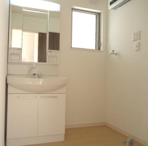 Same specifications photos (Other introspection). The company reference photograph bathroom