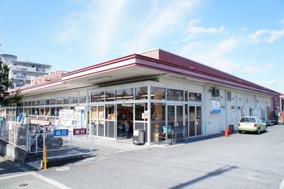 Supermarket. Izumiya to (super) 650m
