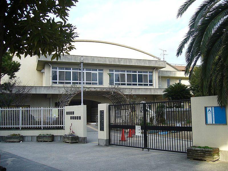 Junior high school. Toyonaka 330m to stand fourth junior high school