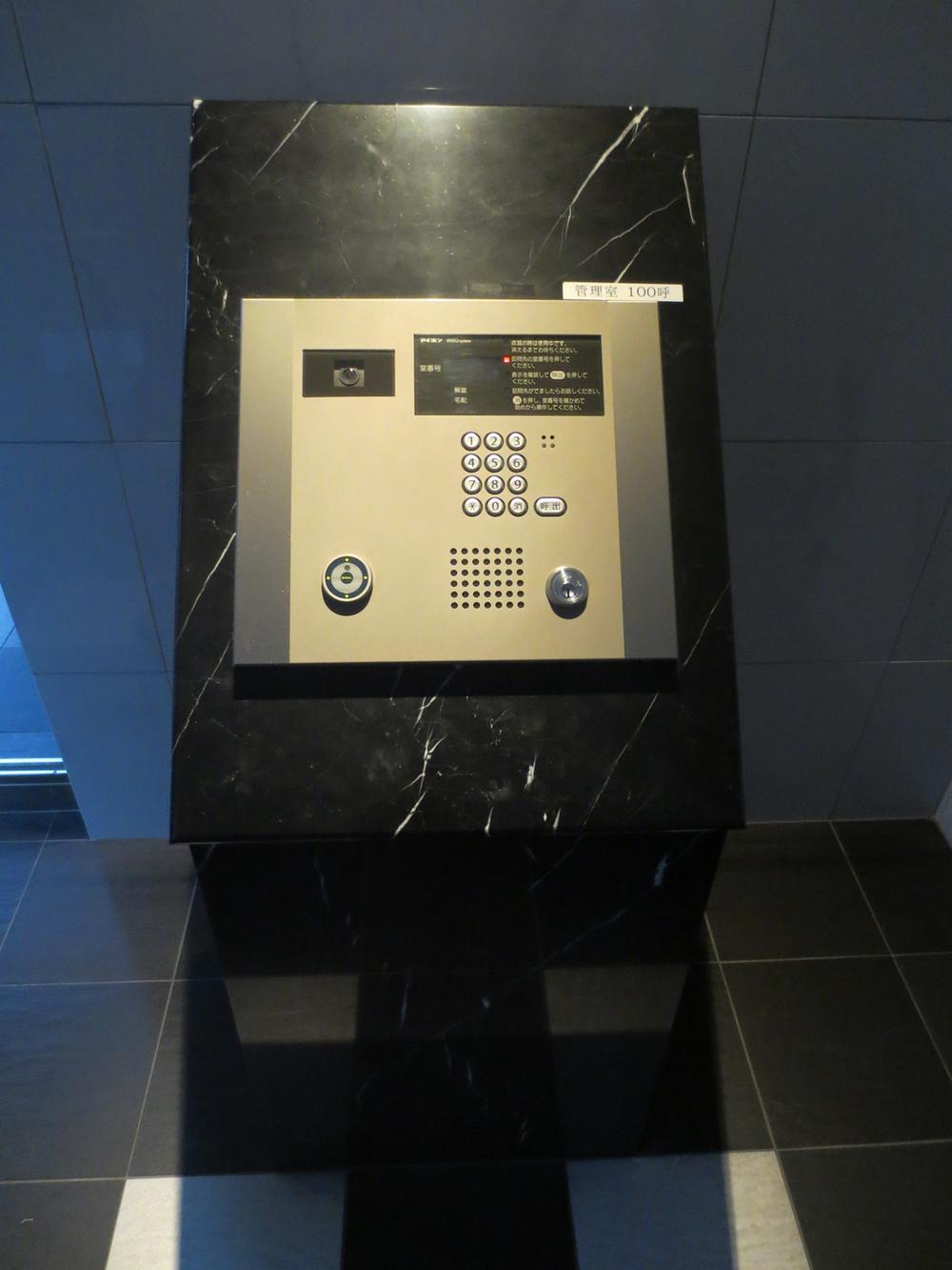 Entrance. Intercom Enhancement of security ・ Monitor with intercom