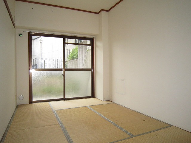 Living and room. Japanese-style settle strangely