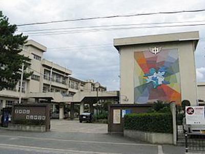 Junior high school. 1600m to the third junior high school