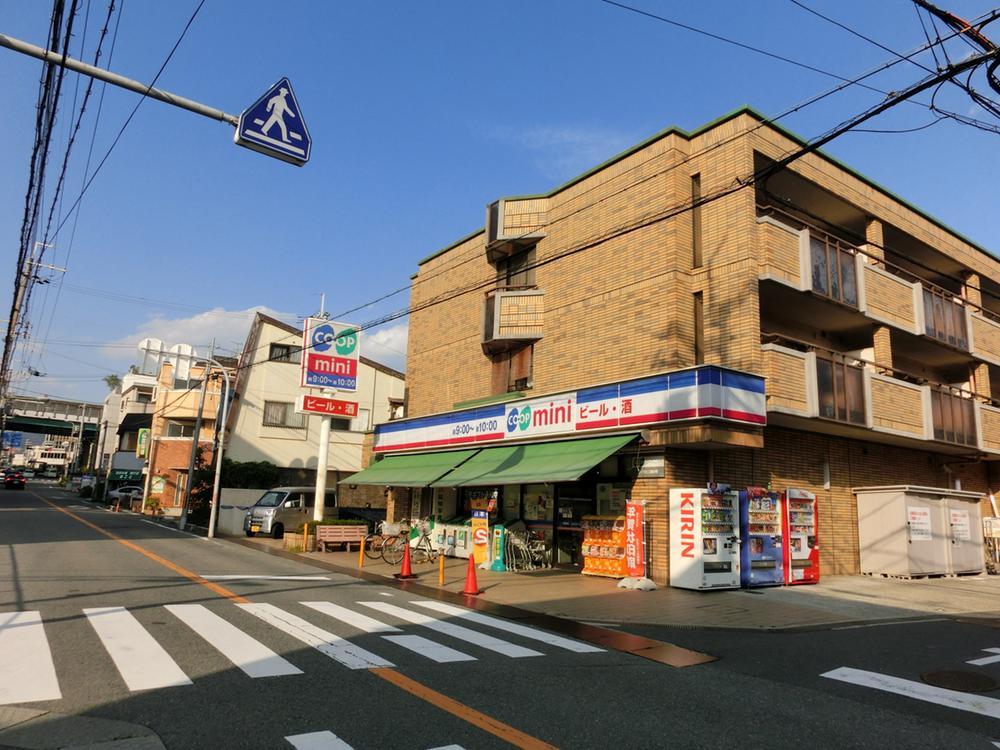 Supermarket. Prefectural road is super Kopumi two is in the closest is located along Route 43.