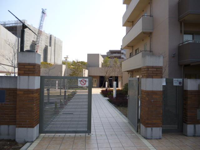 Entrance. Common areas