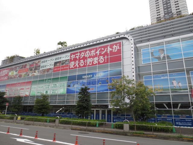 Shopping centre. To Yamada Denki 900m