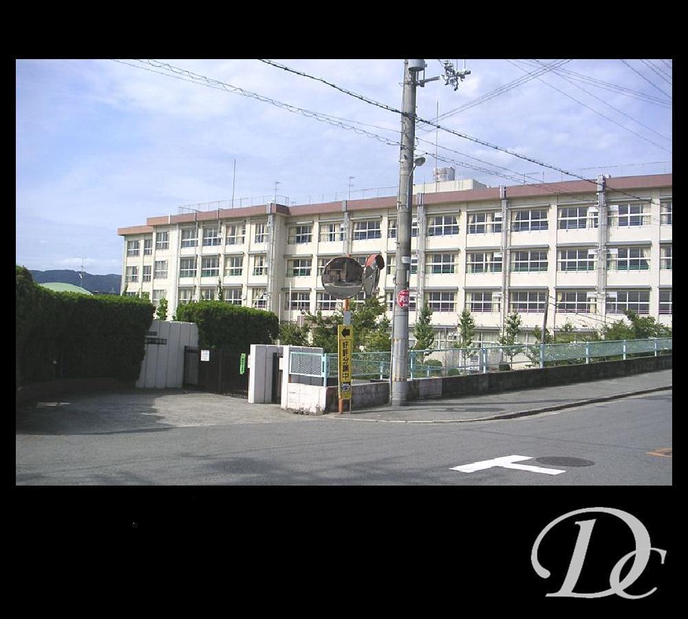 Junior high school. Toyonaka Municipal eleventh 1785m up to one junior high school
