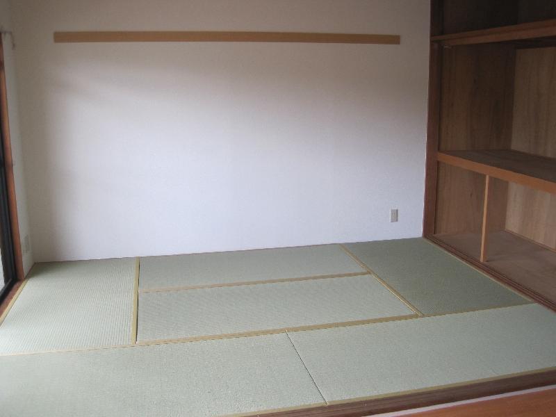 Living and room. Japanese-style room ・ Large capacity storage