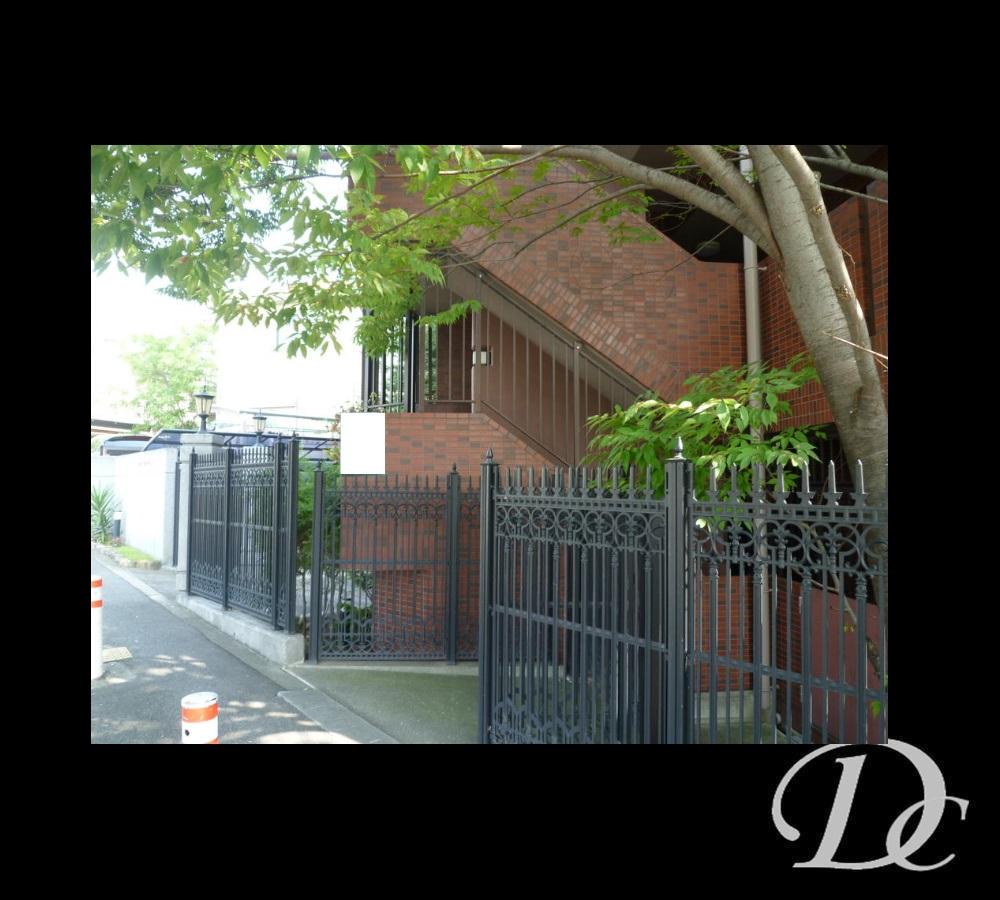 Entrance. Common areas