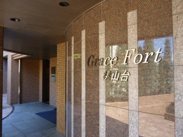 Entrance. Common areas