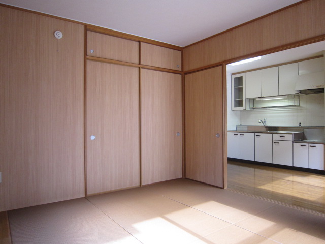 Other room space. Japanese-style room There closet with upper closet