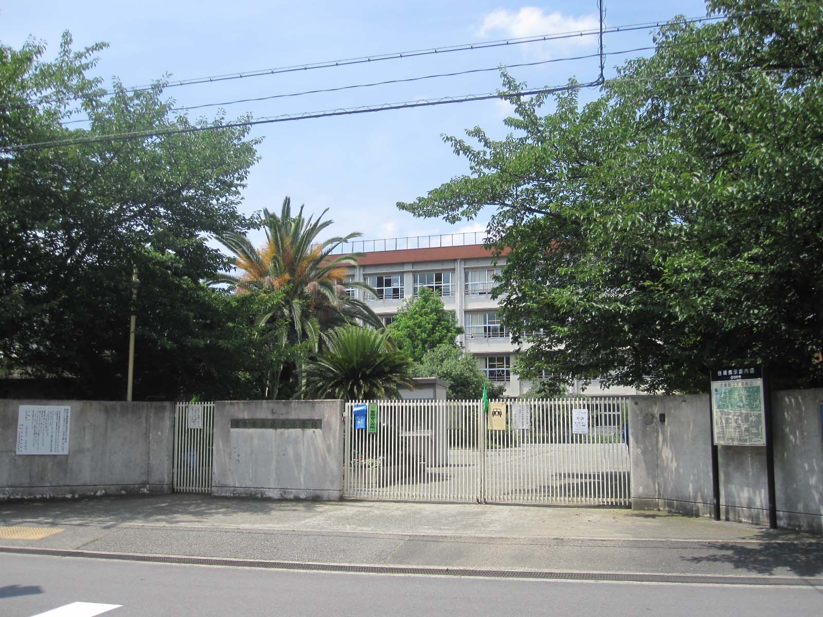Primary school. 441m to Toyonaka Municipal Hojo elementary school (elementary school)