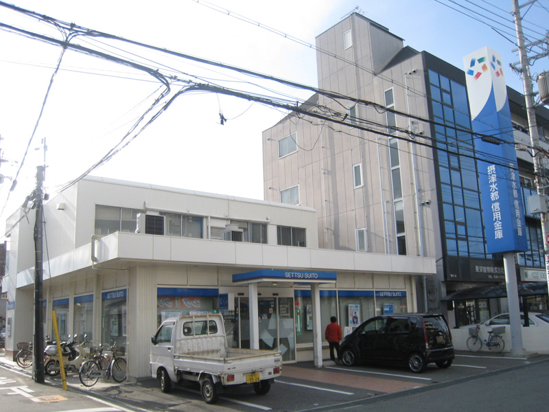 Bank. Settsu Suitoshin'yokinko Shonainishi 206m to the branch (Bank)