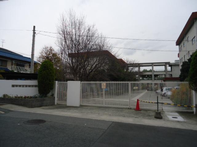 Primary school. Toyonaka Municipal Hojo up to elementary school 208m