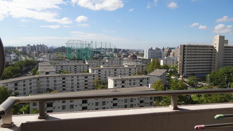 View photos from the dwelling unit. View from the site (October 2013) Shooting View from the south balcony. Since there is no high building, Panoramic views will spread.