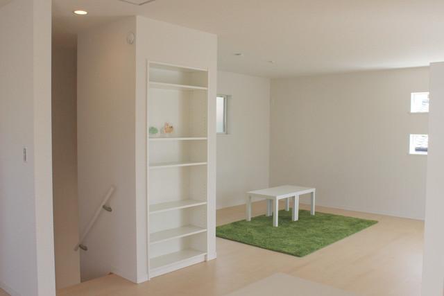 Non-living room. 2F