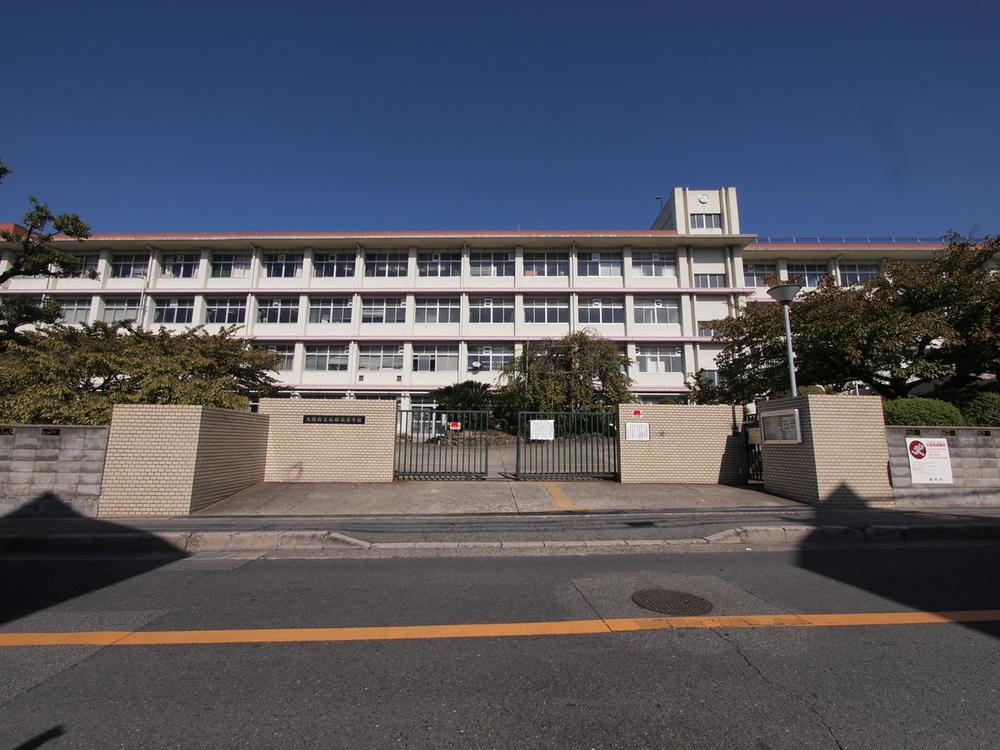 high school ・ College. Osaka Prefectural Sakurazuka until high school 283m