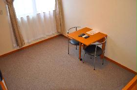 Living and room. The living room there is a folding desk is also breadth of about 6 tatami minute!