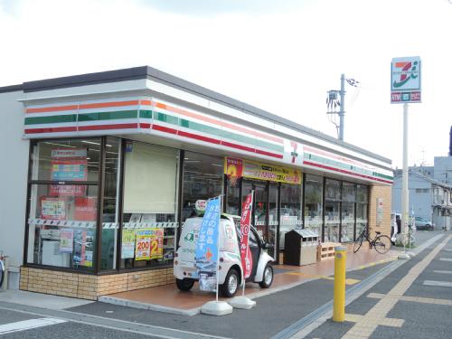 Convenience store. 620m to Seven-Eleven (convenience store)