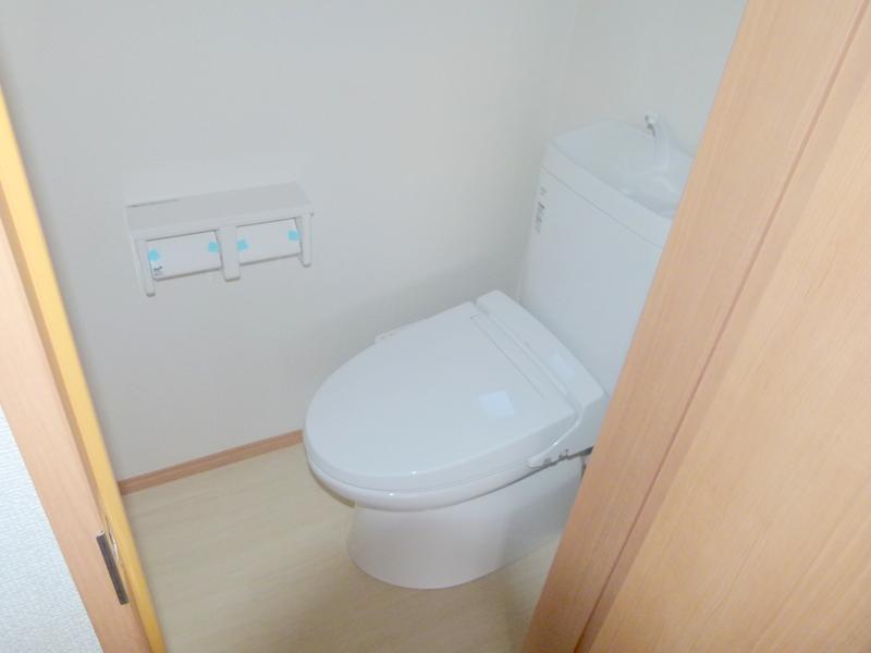 Toilet. Toilet is the same specifications Photos.