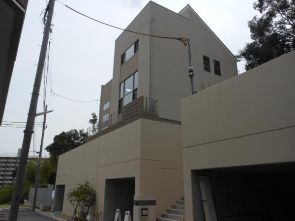 Local appearance photo.  ■ 14 Building model house ■  It is a profound appearance of the garage digging. Please have a look the sky view of the hill. Because it is a local tour possible listing, Please feel free to consult those who wish.