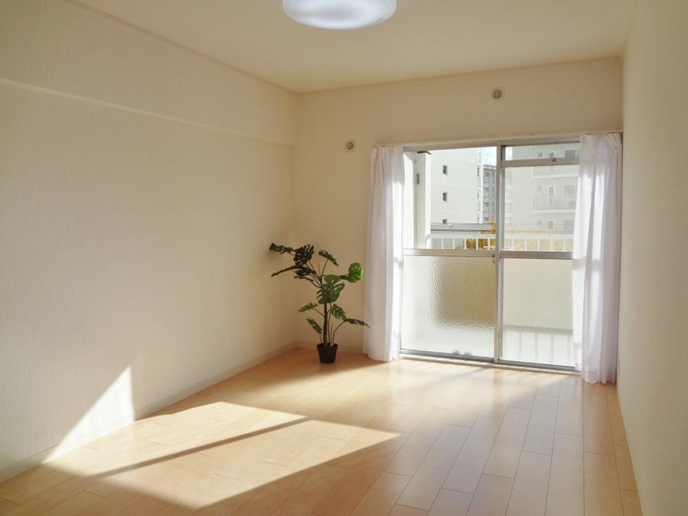 Non-living room. South Western-style