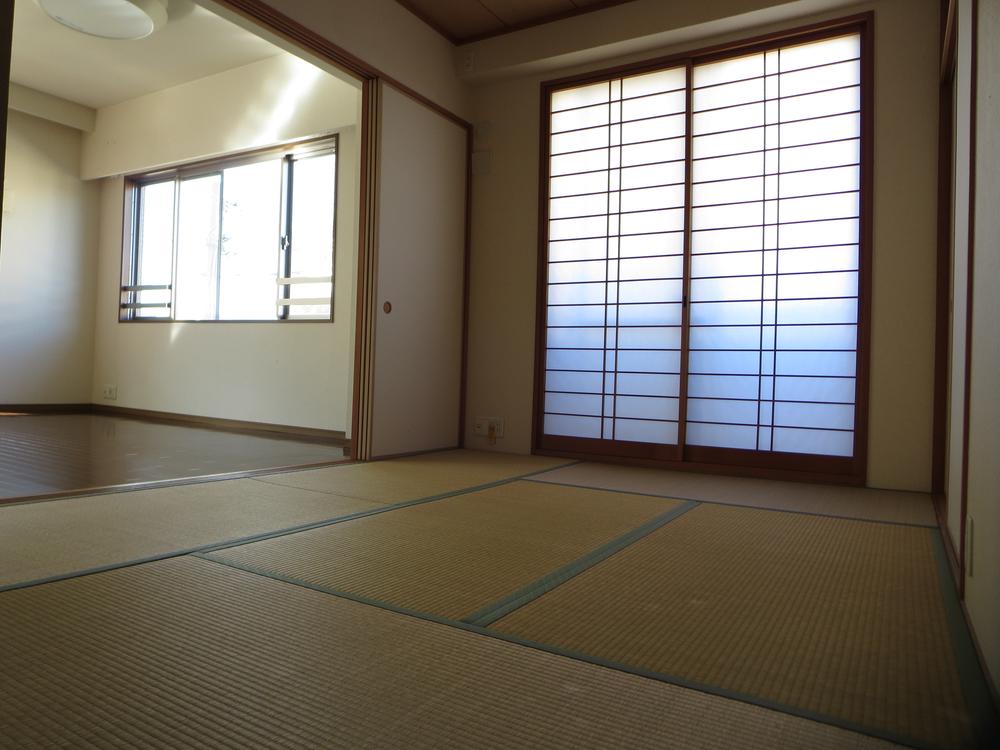 Non-living room. Is a Japanese-style room.  6 Pledge.