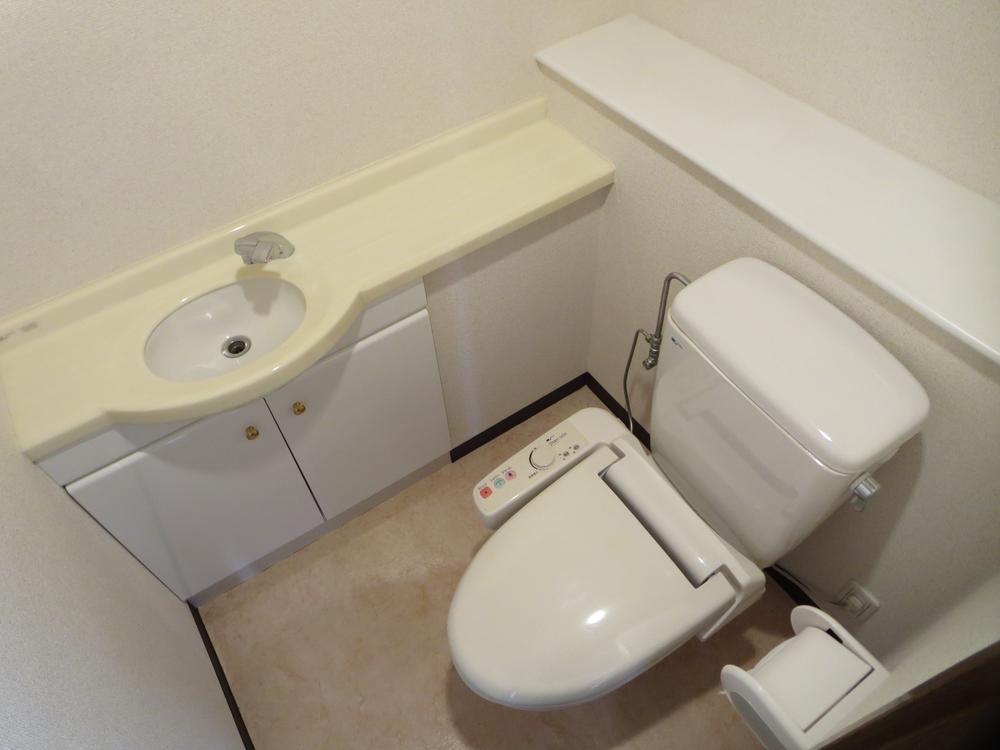 Toilet. It is beautiful and very widely. Also it comes with also, such as warm water toilet seat, It is a multi-function.