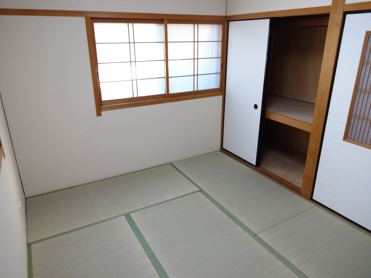 Other room space. The north side of the Japanese-style room