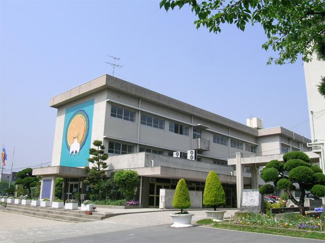 Primary school. 730m until Sakurai valley elementary school