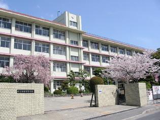 high school ・ College. Osaka Prefectural Sakurazuka until high school 1221m