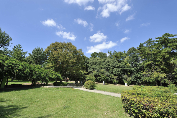 Surrounding environment. Chisato Minamicho park (a 1-minute walk ・ About 10m)